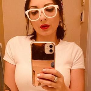 Meet your Posher, Janellys